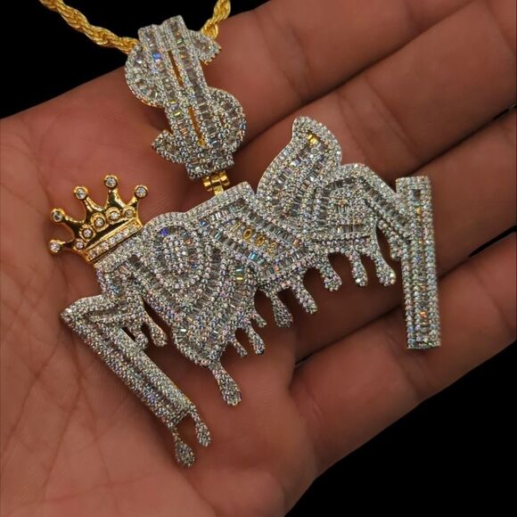 14K Bi-Color Finish Crown Money - Free 24" x 3mm Rope Chain. - Picture 8 of 8